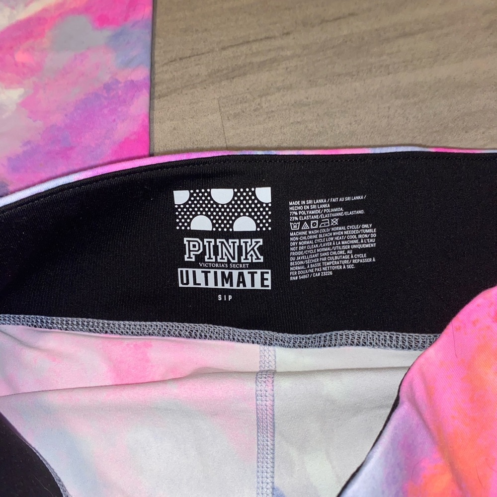 Victoria Secret Work out leggings. size small. never worn.